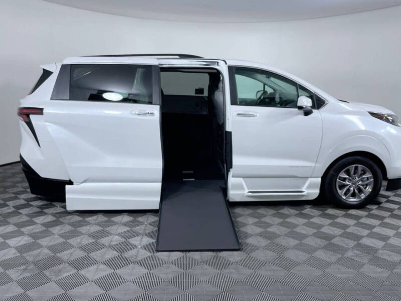 Used 2025 Toyota Sienna XLE with VIN 5TDJSKFCXSS190160 for sale in Tucker, GA