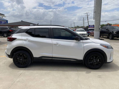 2023 Nissan Kicks SR
