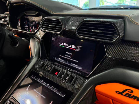 2023 Lamborghini Urus S