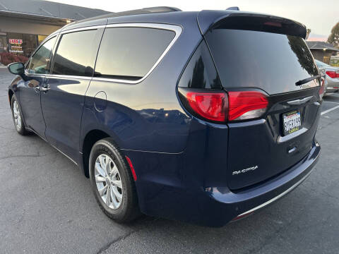 2018 Chrysler Pacifica Touring Plus