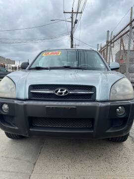 2006 Hyundai Tucson for sale at AFFORDABLE TRANSPORT INC in Inwood NY
