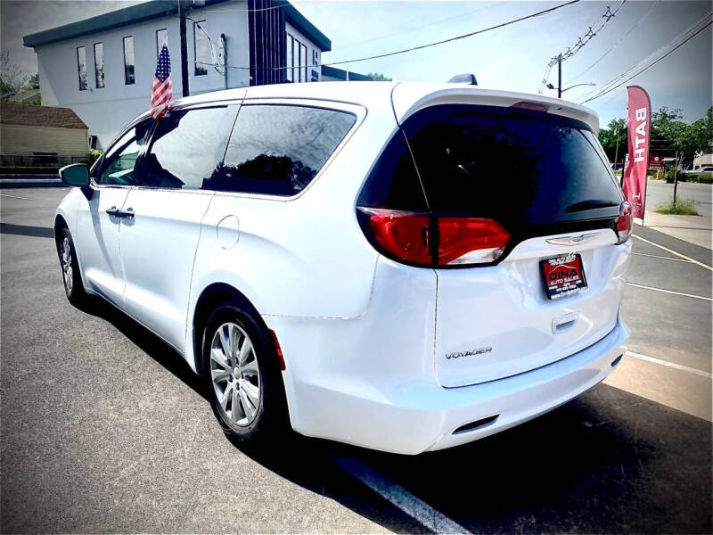 2020 Chrysler Voyager L