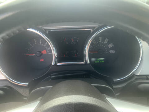 2005 Ford Mustang V6 Deluxe