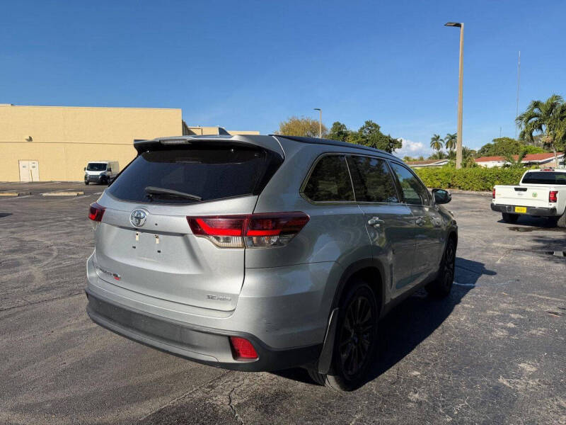 2019 Toyota Highlander SE