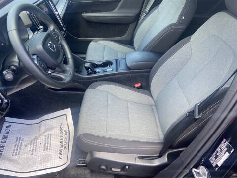 2025 Volvo XC40 B5 Core Bright Theme