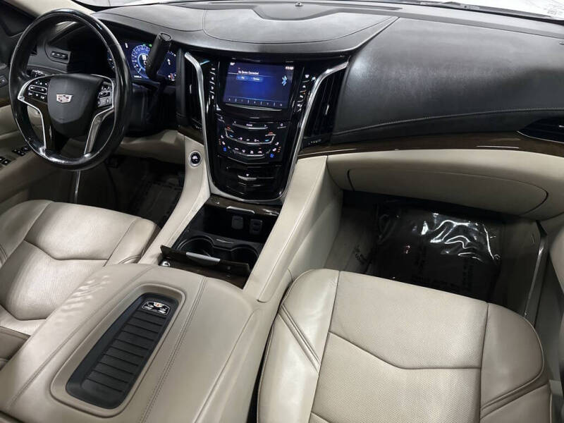 2018 Cadillac Escalade Luxury