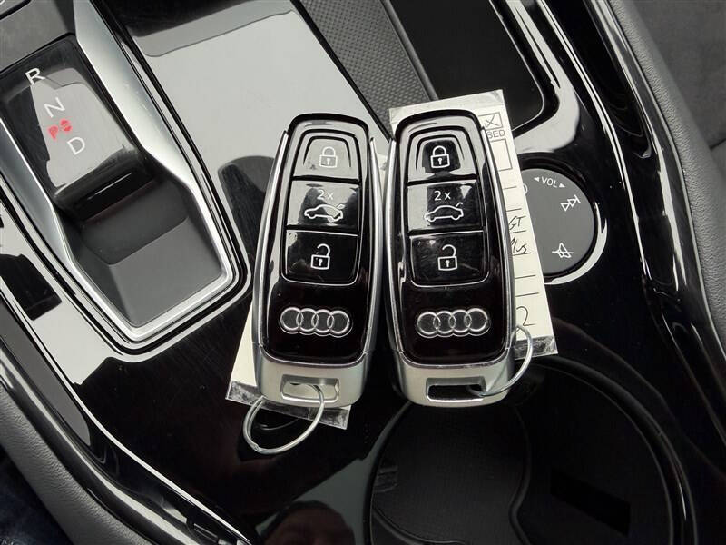 2023 Audi e-tron GT quattro Premium Plus