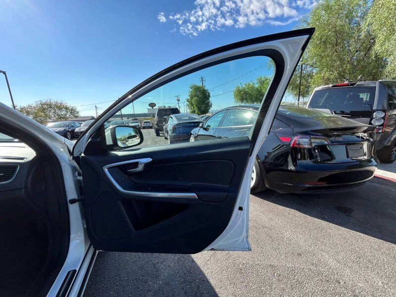 2016 Volvo V60 T5 Drive-E Platinum