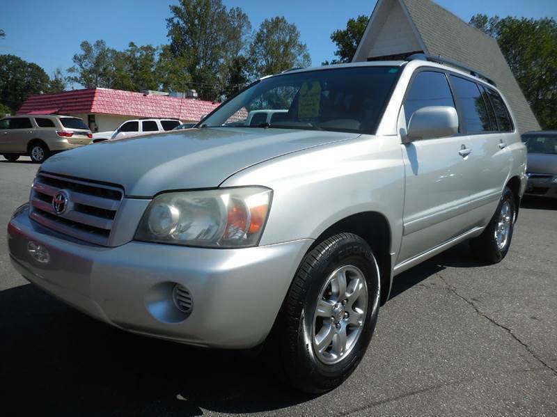 2004 Toyota Highlander for sale at Super Sports & Imports in Jonesville NC