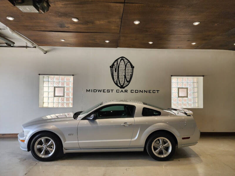 2006 Ford Mustang for sale at Midwest Car Connect in Villa Park IL