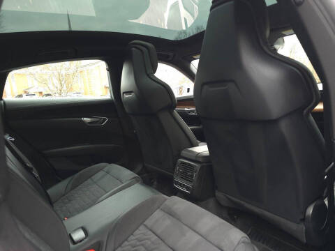 2022 Audi e-tron GT quattro Premium Plus