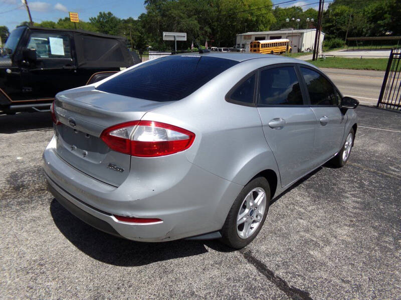 2019 Ford Fiesta SE photo 8