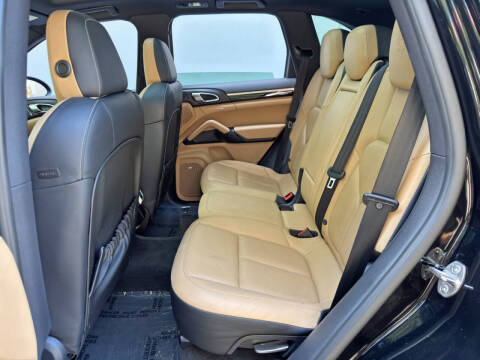 2014 Porsche Cayenne Platinum