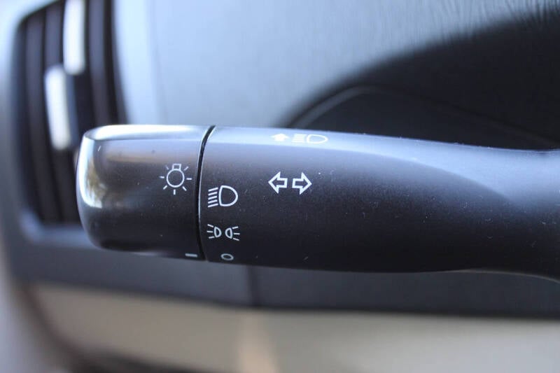 2010 Toyota Prius IV photo 26