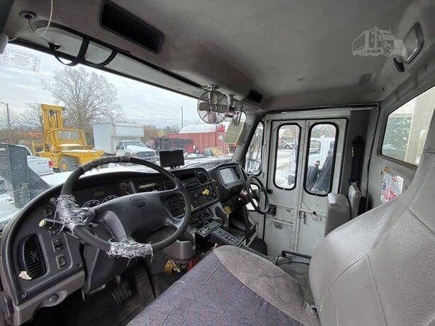 2015 Freightliner M2 106