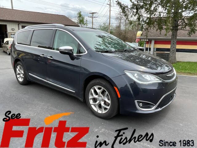 2019 Chrysler Pacifica Limited's photo