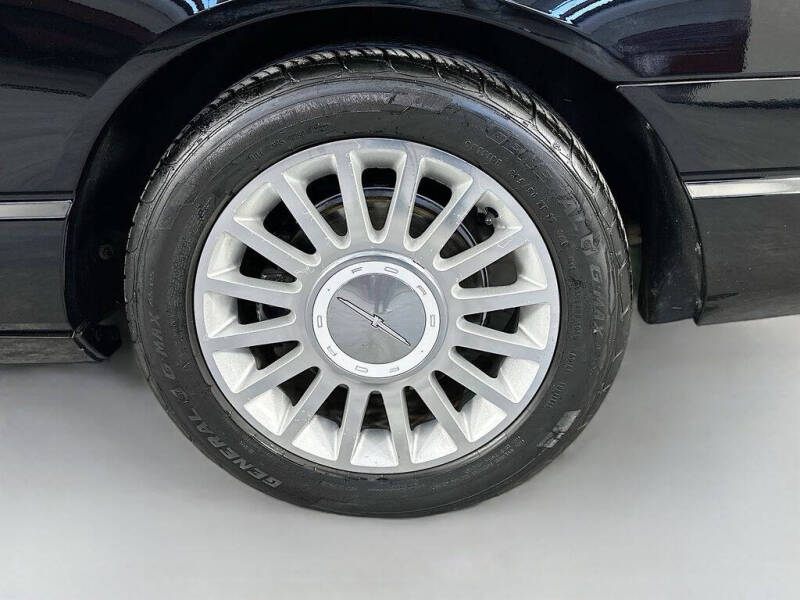 2005 Ford Thunderbird Deluxe