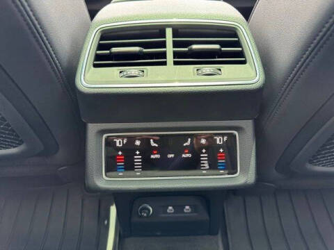 2022 Audi e-tron quattro Premium