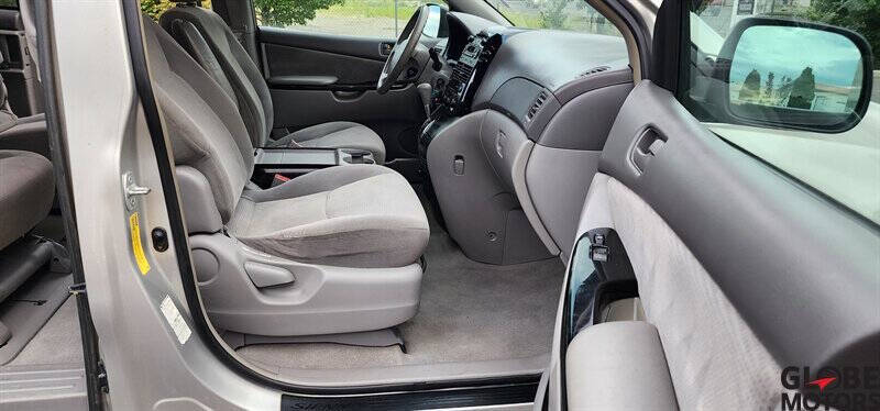 2004 Toyota Sienna LE 7 Passenger