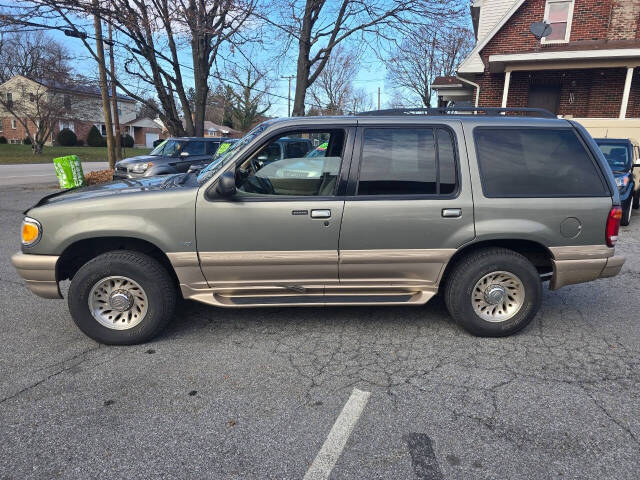 2000 Mercury Mountaineer for sale at QUEENSGATE AUTO SALES in York, PA