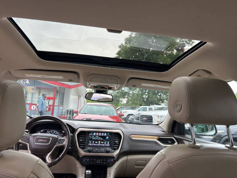 2017 GMC Acadia Denali