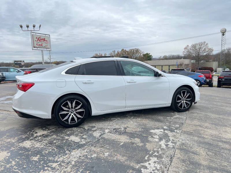 2017 Chevrolet Malibu 1LT photo 4