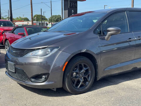 2020 Chrysler Pacifica Touring
