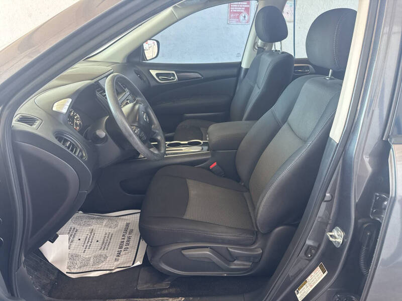 2017 Nissan Pathfinder SV