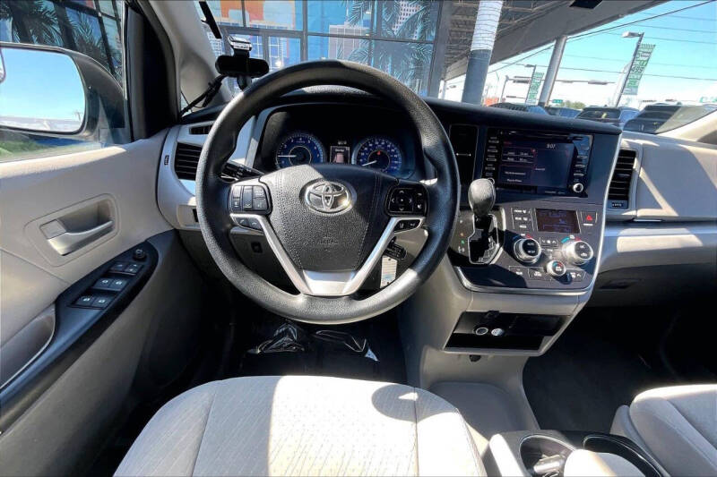 2021 Toyota Sienna LE 8-Passenger