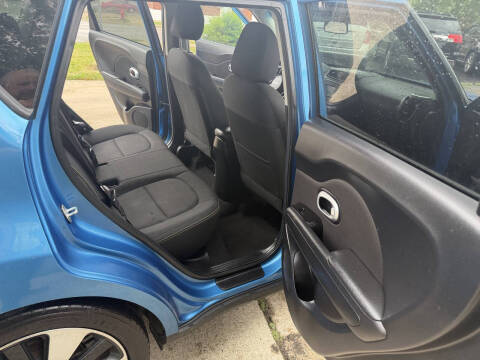 2016 Kia Soul +