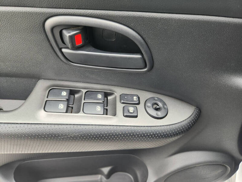 2009 Kia Rondo LX