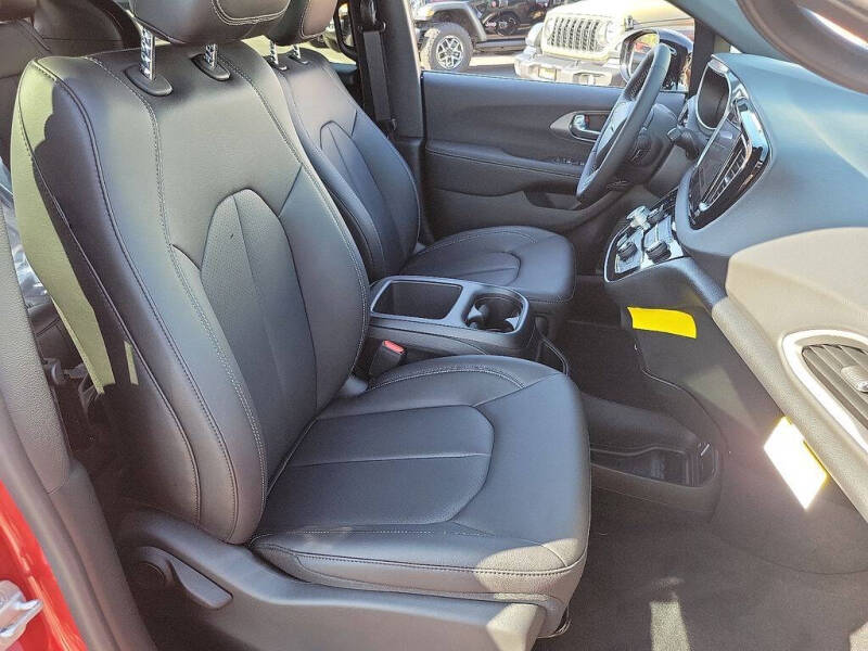 2026 Chrysler Voyager LX