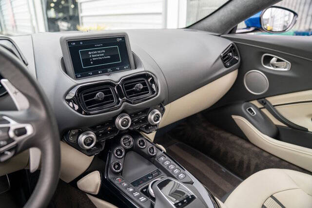 2022 Aston Martin Vantage 10