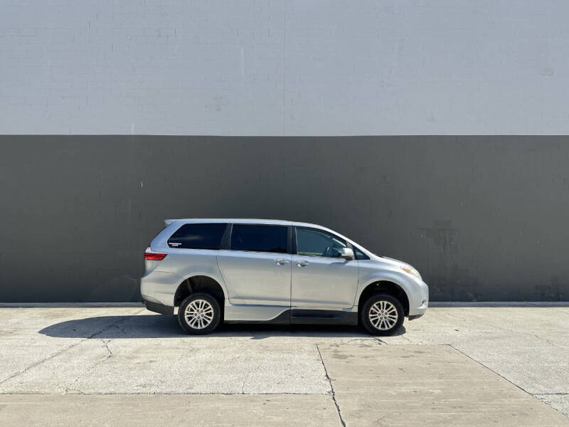 2016 Toyota Sienna XLE Premium 8-Passenger