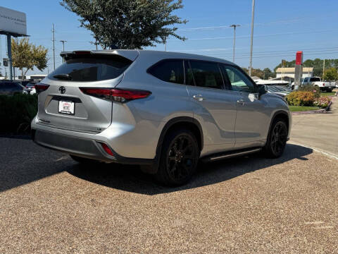 2022 Toyota Highlander LE