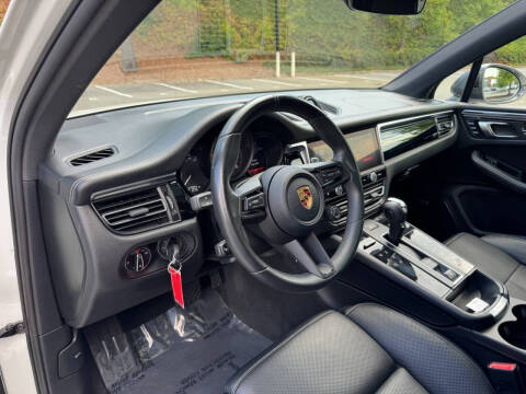 2023 Porsche Macan T