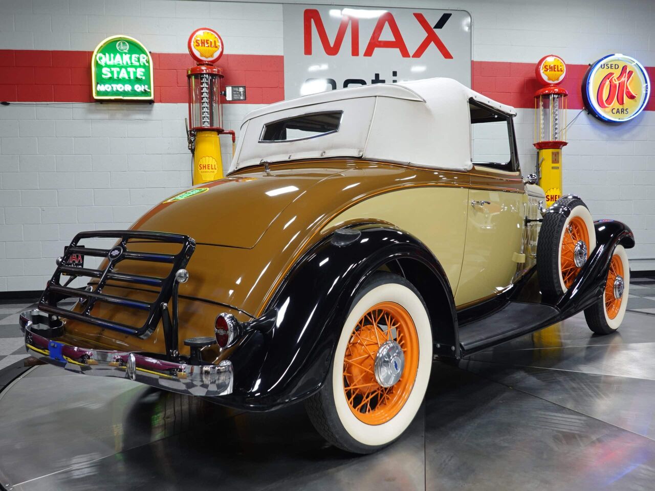 1933 Chevrolet Master Deluxe 61