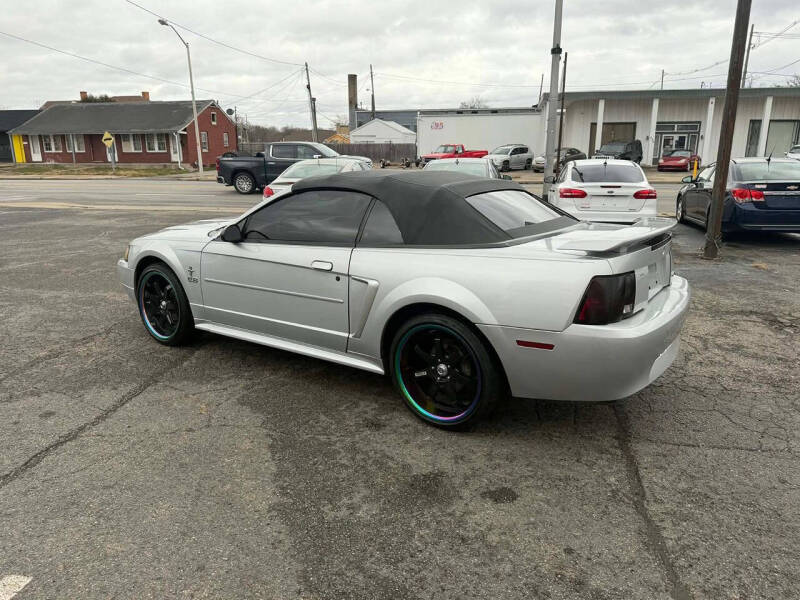 2003 Ford Mustang Deluxe