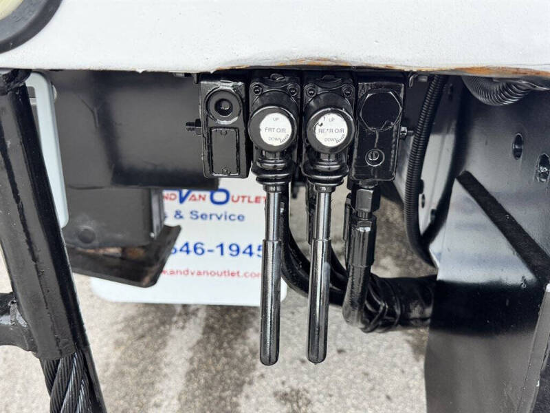 2017 Freightliner M2 106