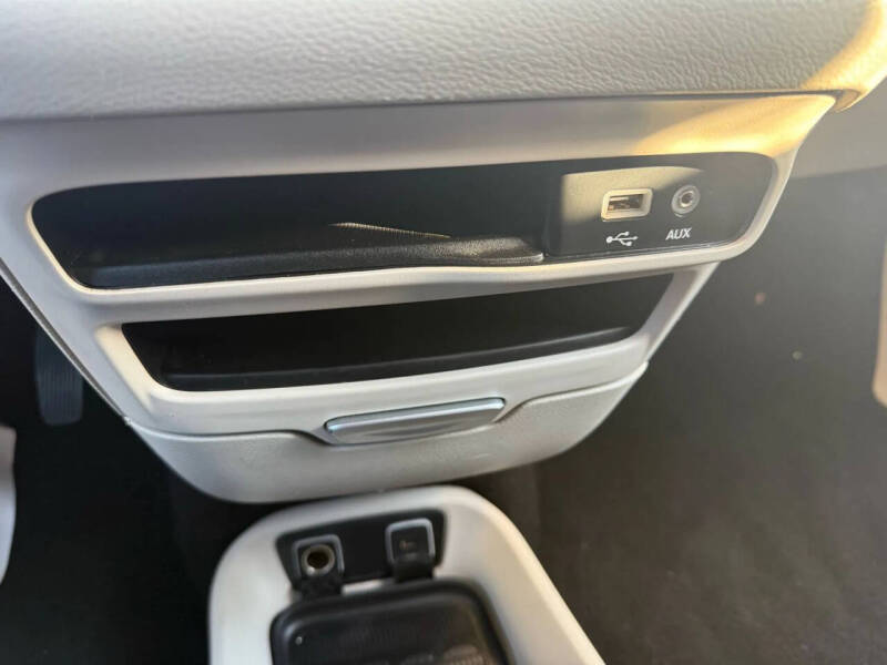 2020 Chrysler Voyager LXi