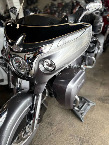 2016 Indian Roadmaster (Two-Tone)