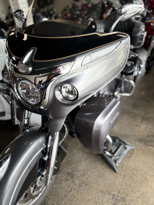 2016 Indian Roadmaster (Two-Tone)