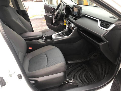 2022 Toyota RAV4 Hybrid LE