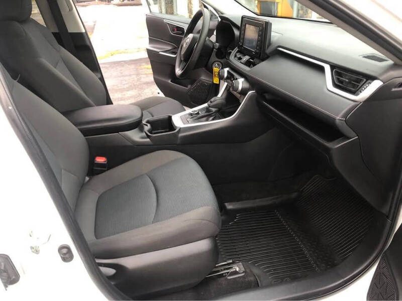 2022 Toyota RAV4 Hybrid LE