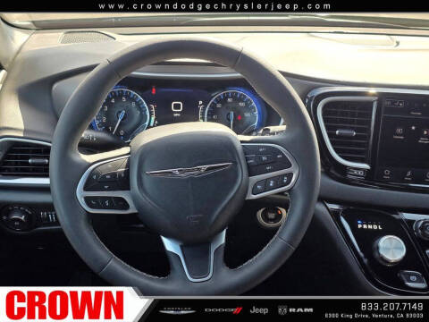 2025 Chrysler Pacifica Select