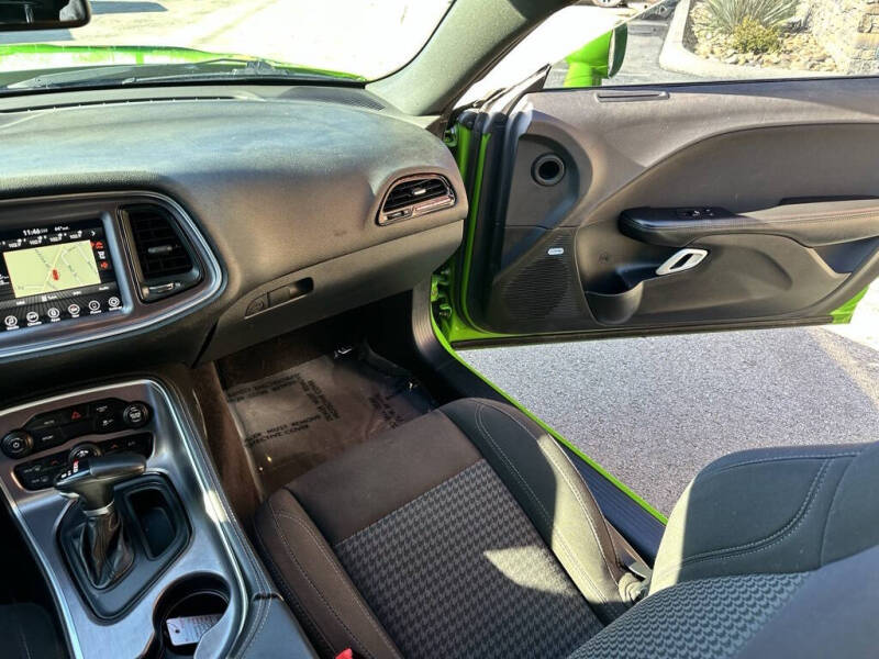 2017 Dodge Challenger SXT