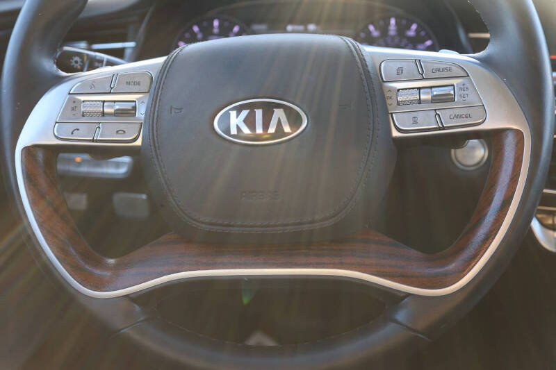 2020 Kia K900 Luxury