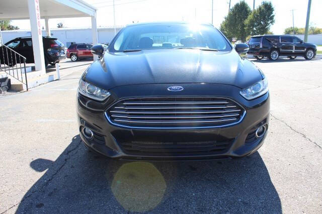 2013 Ford Fusion SE photo 2