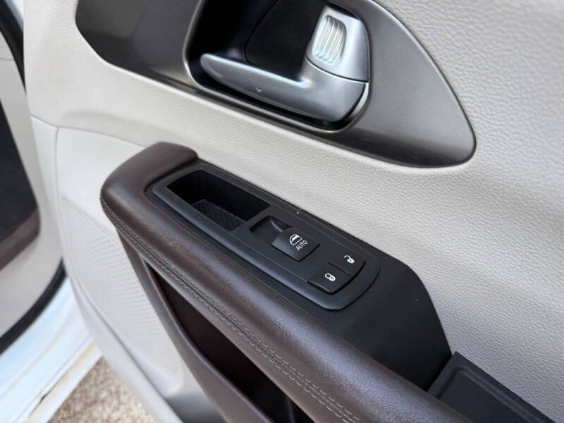 2017 Chrysler Pacifica LX