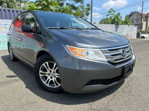 2013 Honda Odyssey for sale at Illinois Auto Sales in Paterson NJ